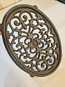 Soporte para olla trivet de hierro fundido con patas negras 7,75 x 5,5" - Imagen 1 de 9