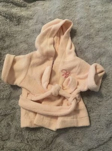 Bata de baño rosa con capucha Build A Bear Workshop BABW ropa para muñeca de peluche con monograma - Imagen 1 de 6