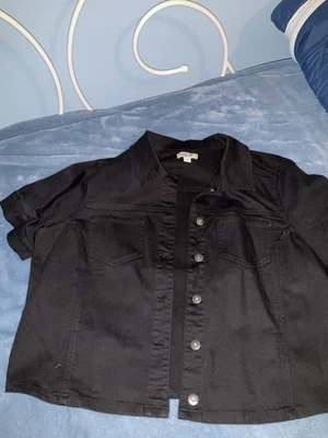 Chaqueta de jean negra talla grande 2x One World, recortada con botones, denim elástico Foto 1 de 3