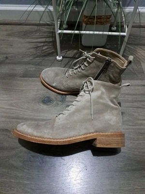 EUC Vince Cabria Cobblestone Beige Lug Water Resistant Suede Lace-Up Boot Sz 7M - Image 1 of 4