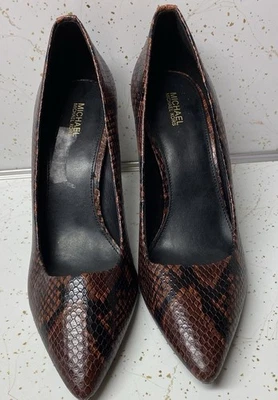 Женские кожаные туфли Michael Kors с заостренным носком на каблуке со змеиным принтом размер 10 - Изображение 1 из 4