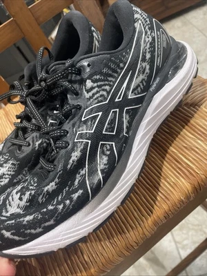 Zapatillas deportivas Asics Gel-Cumulus 23 para mujer talla 10 negras blancas bonitas limpias Foto 1 de 4