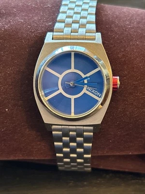 Reloj Raro Nixon Damas 26mm The Small Time Teller BEEP BOOP Star Wars Esfera Azul Foto 1 de 4