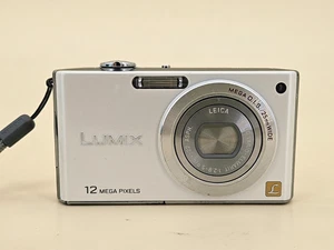 Panasonic Lumix FX40 - Digitalkamera - 12.1 MP - 5x Zoom - Leica - 2GB SD - Foto 1 di 7
