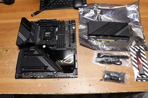 Asus ROG Maximus XII Extreme Intel LGA 1200 Z490 DDR4 EATX scheda madre - Foto 1 di 8