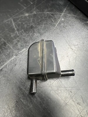 ОРИГИНАЛЬНАЯ ЗАВОДСКАЯ ТРУБА ПОДАЧИ ВАКУУМНОГО ИСПАРЕНИЯ ТОПЛИВА LEXUS 1998-2005 GS300 IS300 TOYOTA - Изображение 1 из 4