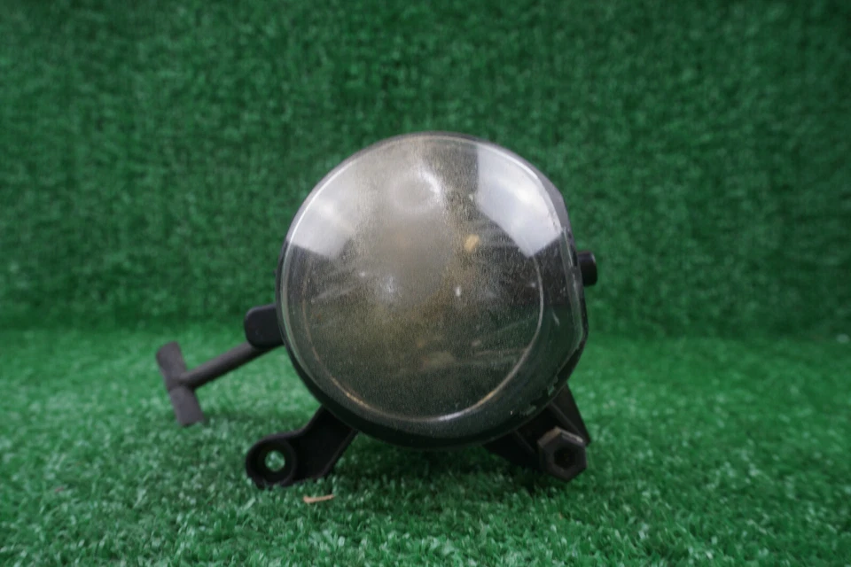 2001 2002 2003 2004 2005 2006 BMW 325ci RIGHT PASSENGER SIDE FOG LIGHT OEM  - Image 1 of 4