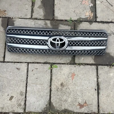 Toyota Highlander HV 2006 parrilla superior delantera con emblema OEM+ Foto 1 de 4