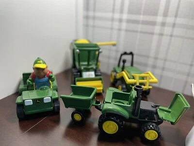 John Deere Kids Fun Harvester Playset by RC2 6 pieces including farmer - Image 1 of 4