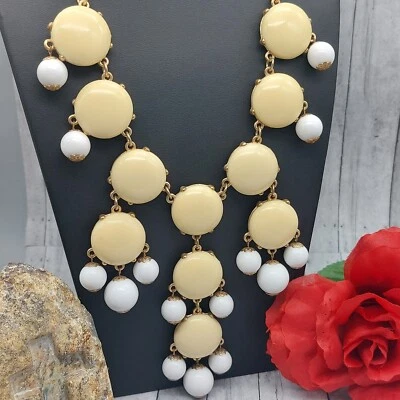 Collar firmado J Crew cabujones y cuentas amarillo y blanco cadena tono oro 28" Foto 1 de 4