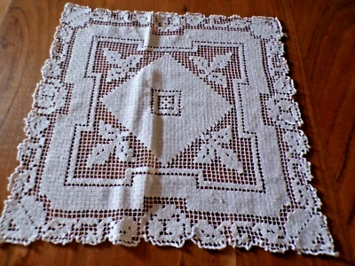 Linge ancien Napperon au filet blanc motifs - Photo 1/3