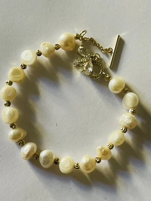 Brazalete delicado femenino con cierre de palanca de perlas abejorro de estrás Foto 1 de 4