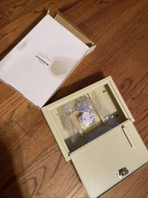 Wall Mounted Keyed Lock Key Cabinet 30 Key Capacity NOS New Complete w/hardware - Image 1 of 4