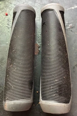 NOS Ergo Bontrager Comfort Bike Grip Set Pulloffs - Image 1 of 4