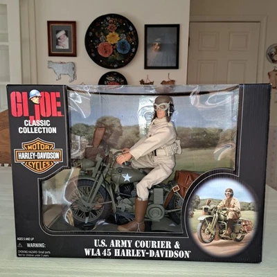 Figura de acción Hasbro GI Joe U.S. Army Courier & WLA 45 Harley-Davidson 12”, nueva en caja Foto 1 de 4