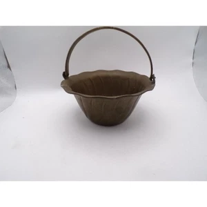 Vintage Brass Decorative Basket Small Flower Petal Rim Handle Accent Piece - Picture 1 of 4