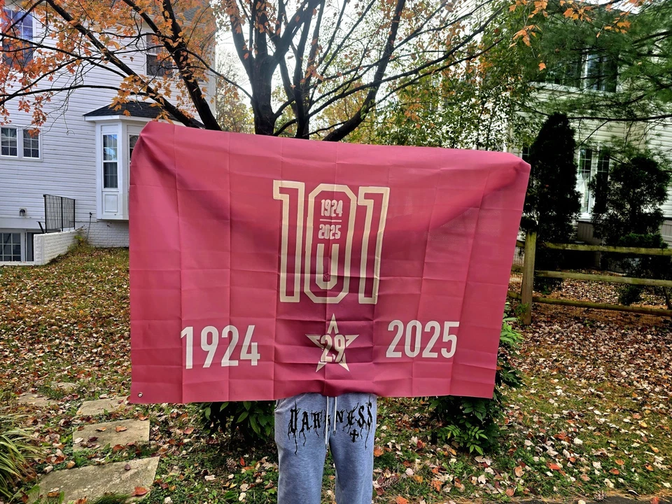 Universitario de deportes TRICAMPEON *29 bandera del TRICAMPEON 2025 150x90 cm Foto 1 de 2