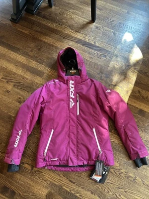 全新! 女式 FXR Pulse 雪地摩托车夹克。 Wineberry Heather 白色 — 第 1/4 张图片