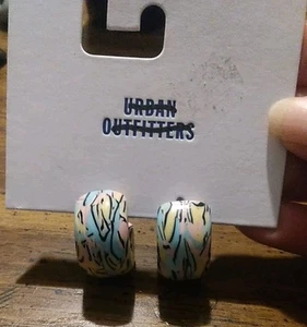 Urban Outfitters orecchini a cerchio grossi pastelli primavera estate - Foto 1 di 3
