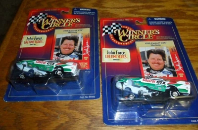 LOTE de 2 ganadores Circle John Force Castrol GTX 1998 Ford Mustang de por vida NHRA Foto 1 de 3