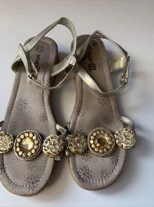 Smart Fit Sandals Girls Kids Gold 4.5 Skid Resistant, Adjustable Straps Flower - Picture 1 of 8