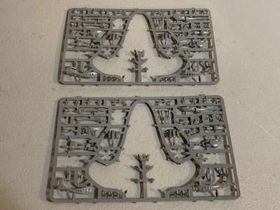 A28659 WARHAMMER 40K HARLEQUINS FACES MASKS HEADS BITS LOT ON SPRUE - Image 1 of 4