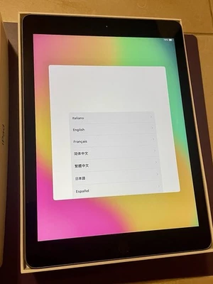 Apple iPad 6 Generazione 9.7" 128GB Wi-Fi Tablet - Grigio Siderale - Immagine 1 di 4