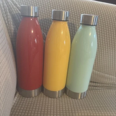 Botellas de agua deportivas de plástico Mainstays de 22 oz con tapa y base de acero inoxidable (3) Foto 1 de 4