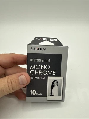 Película instantánea monocromática 10 impresiones Fujifilm instax mini blanco y negro para Fuji 12, 11,9, 8 Foto 1 de 4