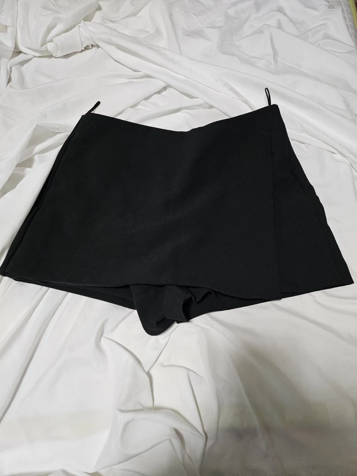 Pantalón corto Zara (pantalones cortos/falda) negro talla grande Foto 1 de 4