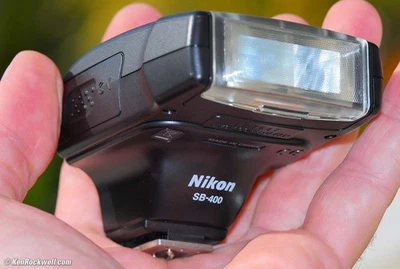  Flash de montaje en zapata Nikon Speedlight SB-400 usado Foto 1 de 2