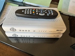 2 decoder MySky HD + 1 Telecomando - No Alimentatori. - Foto 1 di 4