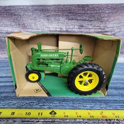 De colección Ertl escala 1/16 1934 John Deere modelo A tractor fundido a presión n/frontend verde/yeel Foto 1 de 4