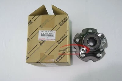 Genuine Toyota Rav4 06-18 Rear Wheel Bearing And Hub 4241042040 OEM - Image 1 of 2