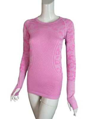 Camisa LULULEMON Swiftly Tech estampa rosa gola redonda elástica furo no polegar tamanho 6 - Imagem 1 de 4