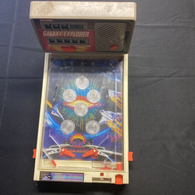 Buy PINBALL MACHINE 1/24 online for18,95€