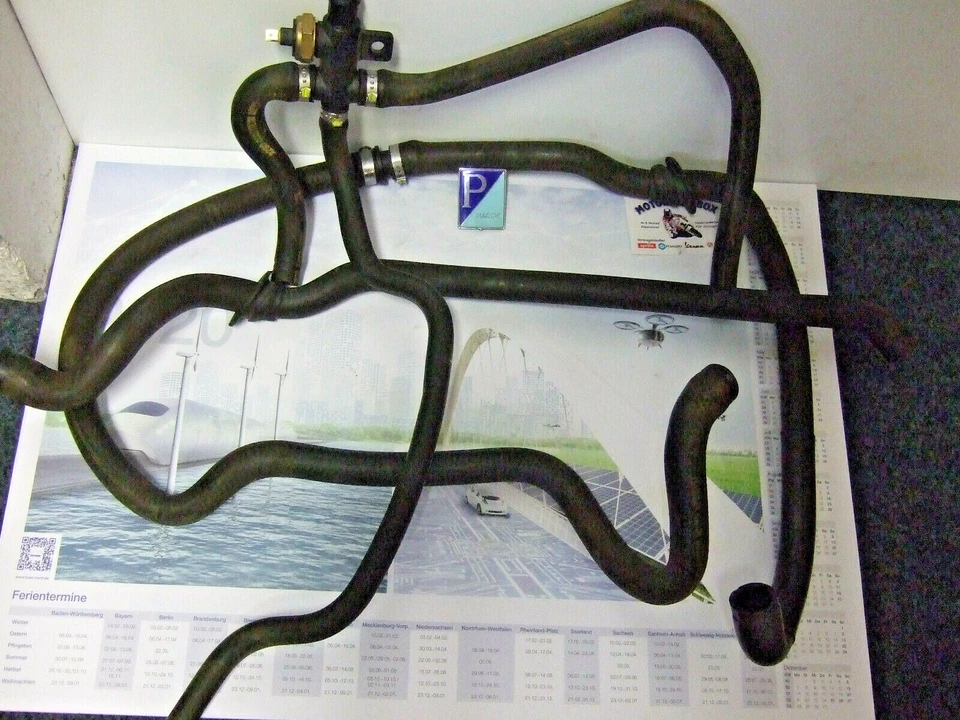 Vespa GT 125 GTS 125 GT200 Kühlmittelleitungen mit Thermostat (1605) - Bild 1 von 1