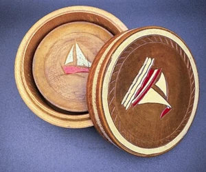 Set sottobicchieri in teak con scatola portaoggetti metà secolo decorazione nautica Giappone vintage barware - Foto 1 di 10