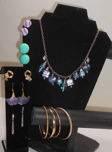 10 pezzi di gioielli. Collana - Orecchini - Vite, Clip e Traforati - Bracciali - Foto 1 di 1