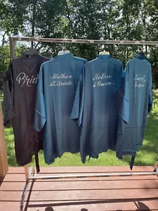 Braut & Braut Party Satin Roben mit Strass Text schwarz & türkis Einheitsgröße passt Mo - Bild 1 von 12