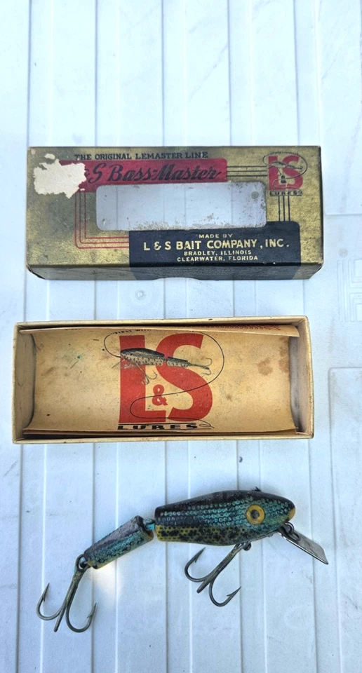 L & S Bait company- Rare. W/ Box  - Freshwater- shallow diver Fishing Tackle - Image 1 of 1