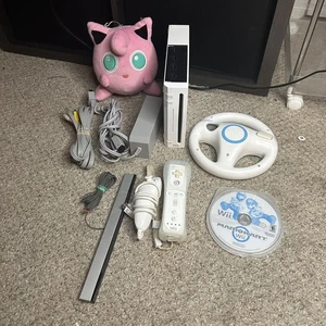 Nintendo Wii RVL-001 Mario Kart Bundle, 1 Controller, Mario Kart Wii, Wii Wheel - Bild 1 von 4