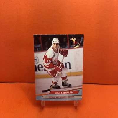 1992-93 Fleer Ultra Steve Yzerman #55 HOF EX🦄 - Image 1 of 2