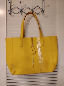 Vtg Avon Signature Yellow Leather Tote Bag With Charm Closure - Picture 1 of 4
