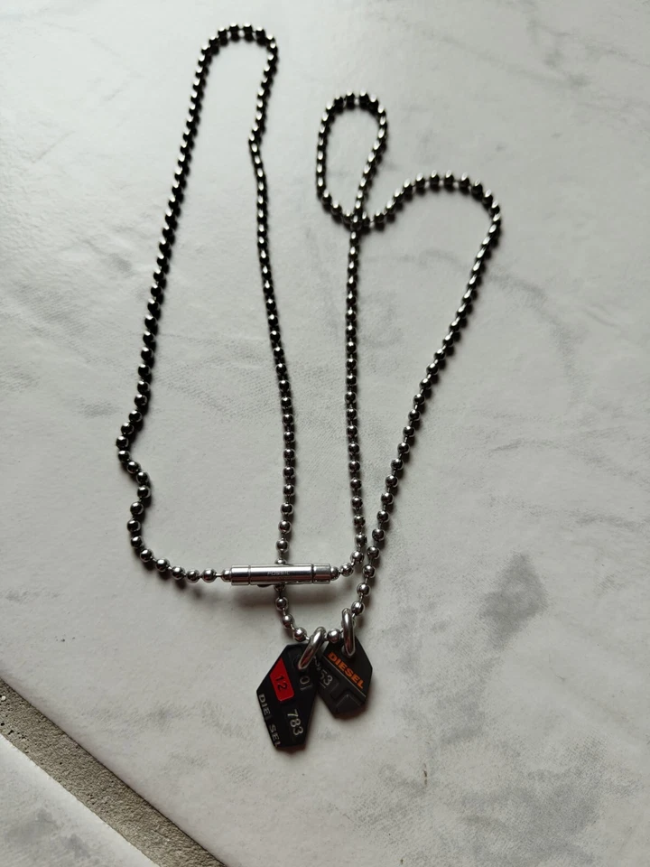 Diesel Dog Tags mit Fossil Kugelkette - Bild 1 von 1
