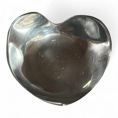 Plato Beatriz Ball Aluminio Fundido en Forma de Corazón Foto 1 de 4