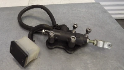 13 Triumph Trophy SE cilindro mestre de freio traseiro 2020498T0301 - Imagem 1 de 3