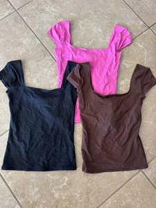 NUEVO CON ETIQUETAS Victoria's Secret Camiseta Mangas Elastizadas Talla Pequeña Negro Rosa Marrón LOTE 3 - Imagen 1 de 3