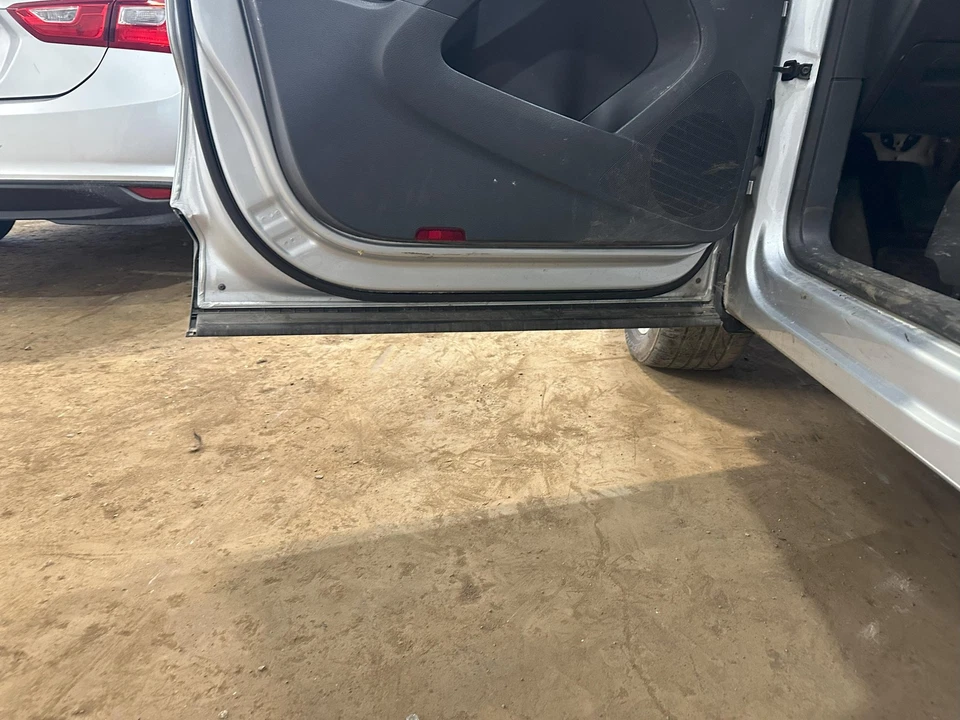 Used Front Left Door Assembly Front fits: 2017 Volkswagen Tiguan electric Front Foto 1 de 4