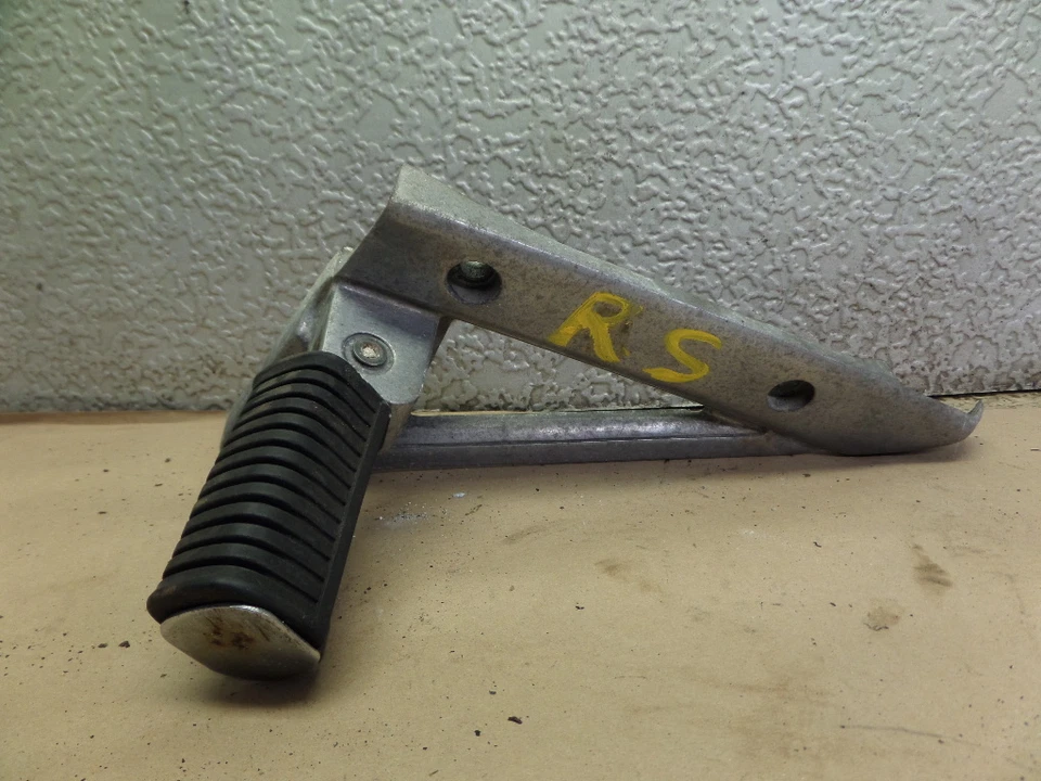 Suzuki Madura GV700 1985 clavija pasajero derecho Foto 1 de 1